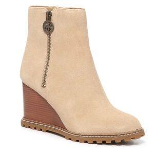 Evelyn Wedge Bootie
From Michael Michael Kors size 11